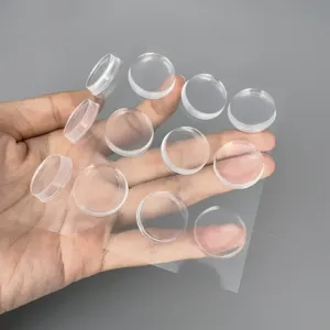 Detalle de topes de silicona transparente, alta transparencia y parte trasera adhesiva flexible.
