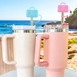 Edelstahl Isolierbecher mit einem niedlichen Silikon Strandtasche Strohhalmdeckel.