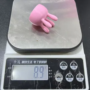 Roze 3D-geprinte koeienuier melkpak dop dispenser detailweergave met gewicht van 8.9g