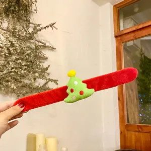 Bracelet slap Noël peluche arbre vert dessin animé pour enfants cadeau fête vue détaillée