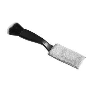 Spazzola doppia per bocchette d'aria auto con setole morbide e panno in microfibra per cruscotto.