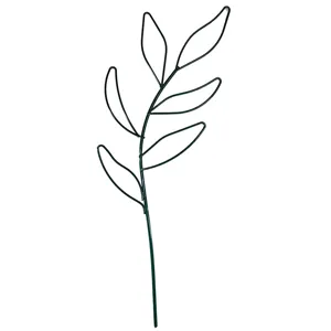 Detailopname van groene draadplantsteun, bladvormig tuintralie voor klimmende kamerplanten.