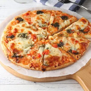 Round silicone oil baking paper detail showing pizza on wooden peel, heat resistant non-stick pad.