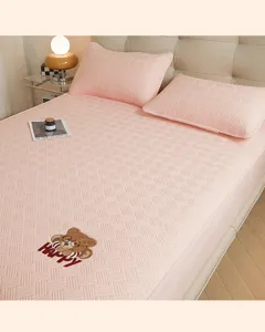 Set lenzuola con angoli trapuntate rosa, coprimaterasso in cotone spesso con ricamo di orsetto.