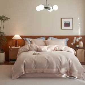 Λεπτομέρεια κλινοσκεπασμάτων Tencel πολυτελείας με απαλή υφή ζακάρ και ζεστό στιλ υπνοδωματίου.