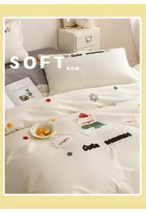 Niedliches Baumwoll-Bettwäsche-Set mit Bären- und Schneemann-Stickerei für gemütliches Schlafzimmer.