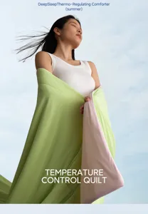 Detalle de manta de verano refrescante de punto con diseño bicolor ultra suave.