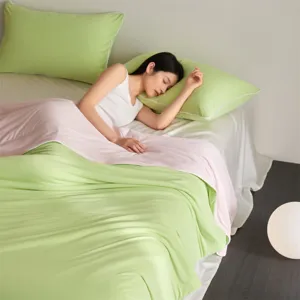 Conjunto de edredón de verano fresco y cómodo con tejido de punto suave para dormir.