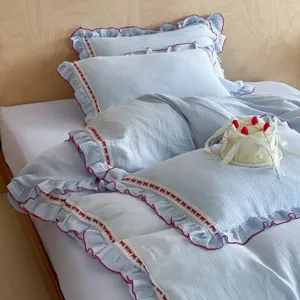 Juego de cama de gasa de algodón azul claro con volantes bonitos y encaje de lazo para dormitorio