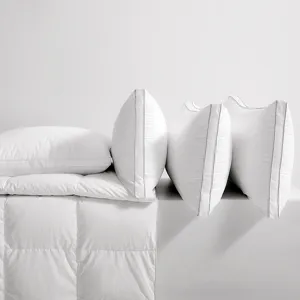 Ensemble oreiller et couette d'hôtel blancs de luxe, oreillers doux et confortables