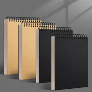 Cuaderno de bocetos encuadernado en espiral con cubierta kraft y negra, bloc de dibujo resistente.