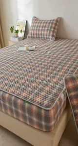 Klassiek geruit katoenen hoeslaken set voor comfortabele slaapkamerdecoratie, zacht en ademend.