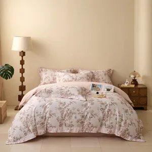 Juego de ropa de cama de algodón con elegante estampado floral y funda nórdica suave.