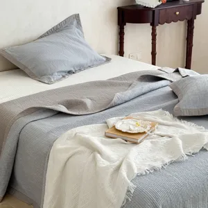 Doppelseitiges reines Baumwoll-Waschdecken-Set, weiche Textur Schlafzimmer Bettüberwurf Ansicht.
