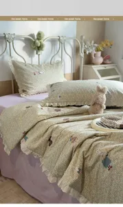 Zomerse katoenen bloemendeken beddengoedset 4-delig met een heel schattig konijntje.