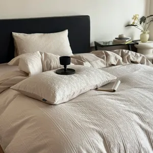 Detailed view of the luxury jacquard cotton bedding set featuring elegant retro texture and soft fabric.