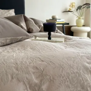 Luxury 60-count cotton jacquard bedding set, elegant retro style duvet cover for bedroom decor.