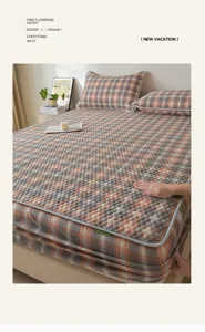 Katoenen hoeslaken detailopname, retro geruit design beddengoed set, zacht en comfortabel materiaal.