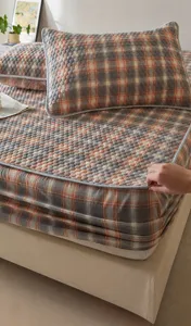 Vintage ruitjes katoenen hoeslaken set, gezellig beddengoed met gewatteerd design.