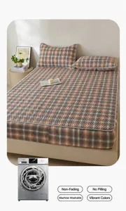 Gezellig hoeslaken met ruitjes detail, vintage katoenen beddengoed met bijpassende kussens.