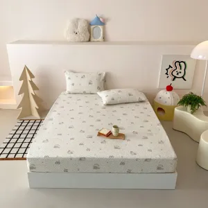 Lenzuolo con angoli in cotone con grazioso stampa di cartoni animati per la camera da letto.