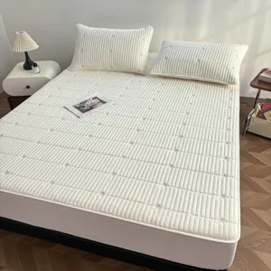 2026 New Clover Embroidered Quilted Waterproof Fitted Bed Sheet And Mattress Protector Cover