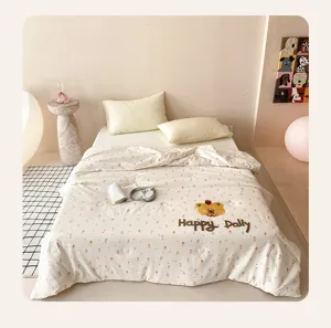 Couette d'été climatisée douce lavable en machine lit simple fine couette avec broderie d'ours mignon