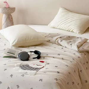 Couette d'été douce et respirante impression nœud papillon lit simple pour chambre de dortoir