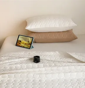 Juego de cubrecama acolchado de algodón suave y transpirable con fundas vista detallada