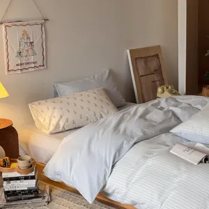 Puur katoen minimalistisch gestreept dekbedovertrek en kussensloop gezellige slaapkamer set.