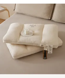 Linnen kussenkern natuurlijk beige katoen materiaal zacht beddengoed slaapkamer detail