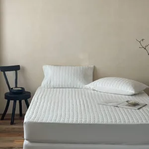 Protector de colchón acolchado blanco minimalista, funda de cama de algodón suave, antipolvo.