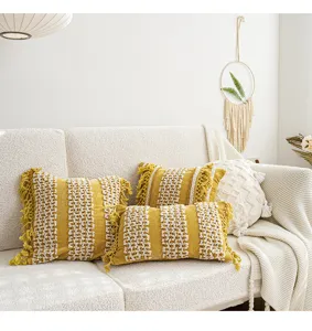 Housse de coussin tuftée bohème avec pompons, taie d'oreiller décorative texturée.
