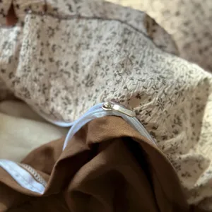 Vintage floral bedding duvet cover set with smooth zipper closure and cozy cotton fabric design.