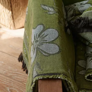 Retro cotton jacquard throw blanket with floral pattern and fringe for cozy sofa home decor
