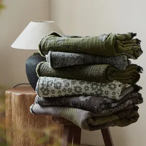 Vintage cotton jacquard throw blanket with fringe, cozy retro sofa blanket for home and office.