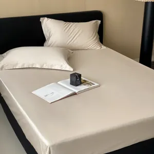 Luxe langstapelig katoenen hoeslaken set met kussenslopen, minimalistisch zacht effen beddengoed.