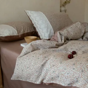 French retro floral cotton bedding detail, jacquard duvet cover, soft vintage pastoral bed set.