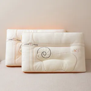 Gemütliches Kissen-Set mit Schaf-Stickdesign, weich und sehr bequem für das perfekte Schlafzimmer.