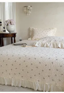 Dessus de lit matelassé en double gaze de coton avec volants en dentelle style vintage