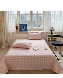 Conjunto de colcha de algodon rosa a cuadros acolchado estilo coreano para dormitorio acogedor.