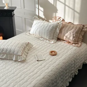 Colcha Acolchada Estilo Francés Algodón de Fibra Larga Funda de Cama Encaje de Mariposa Suave
