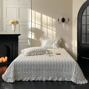 Colcha elegante de algodón de fibra larga con volantes, juego de ropa de cama acolchada.