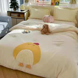 Couette d'hiver en velours de lait épaissie avec broderie de poussin mignon, literie chaude.