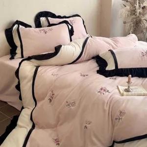 Winter dicke Milchfleece Bettwäsche 4-teilig mit Rosenstickerei und schwarzen Rüben gemütlich