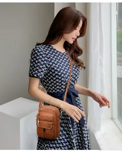 Bolso cruzado mini de cuero lavado vintage para mujer, elegante diseño de múltiples bolsillos.