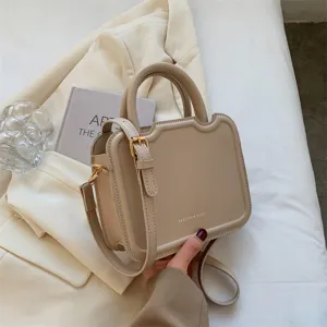 Stylish women's beige handbag and retro crossbody bag made of high-quality PU leather.