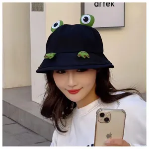 Cute 3D frog bucket hat for women, black cotton sun protection cap, fun cartoon summer hat detail.