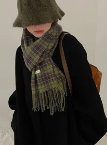 Green plaid winter scarf for women, cozy retro tartan shawl, Korean style cute student warm wrap.