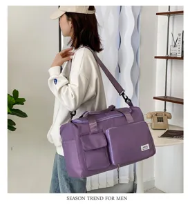 Gran bolsa de viaje plegable con múltiples bolsillos prácticos para el uso diario.